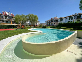 MUL001 Bright 2 bedroom Apartment with Pool View